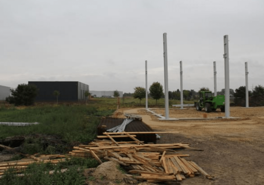 Stahlträger auf Baustelle der HB Fertigungs GmbH in Stuhr bei Bremen