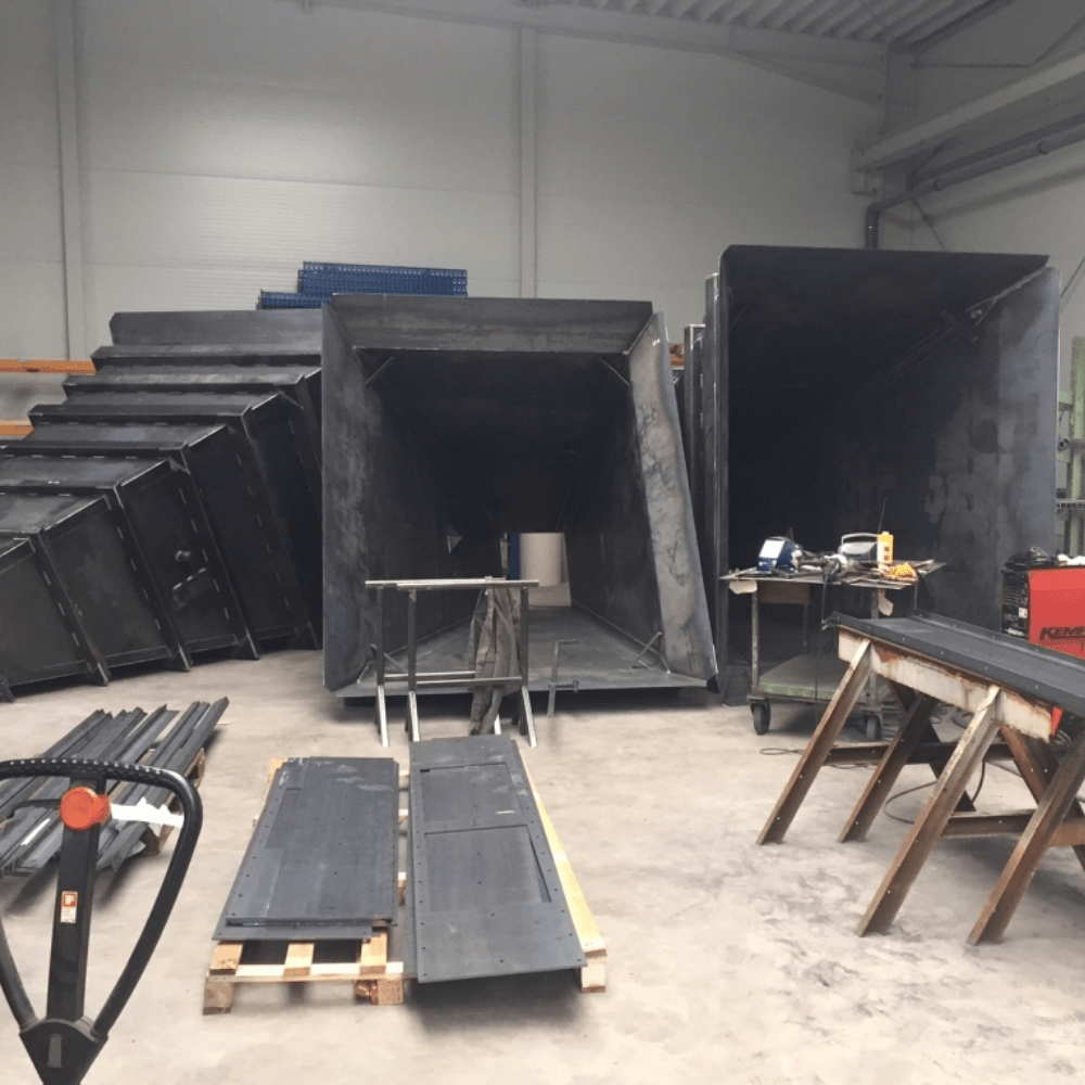 Stahl Schweißbaugruppen und Metallkonstruktionen in der Werkhalle von HB Fertigungs GmbH in Stuhr